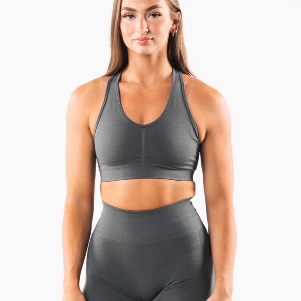 Alphalete Amplify Bra in grey